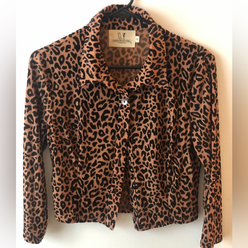 Fashion Brand Company - Leopard print crop button down top